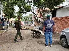 Los ‘Cazainfractores’ refuerzan operativos contra la mala disposición de residuos en Cali