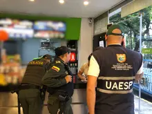 Los ‘Cazainfractores’ refuerzan operativos contra la mala disposición de residuos en Cali