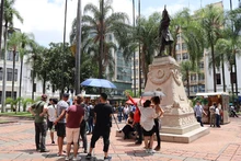 ‘Colombia Birdfair’ se tomó la Plaza de Cayzedo: caleños y visitantes aprendieron sobre aves en el primer día del evento