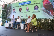 ‘Colombia Birdfair’ se tomó la Plaza de Cayzedo: caleños y visitantes aprendieron sobre aves en el primer día del evento