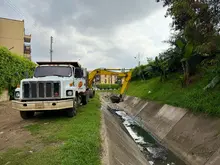 Alcaldía de Cali recupera canal El Danubio: se protege de inundaciones la Comuna 18 y refuerzan los operativos ambientales