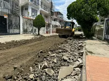 Alcalde Alejandro Eder le cumple a la ciudadanía e inicia la recuperación de vías en el barrio Ciudad Modelo 