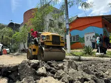 Alcalde Alejandro Eder le cumple a la ciudadanía e inicia la recuperación de vías en el barrio Ciudad Modelo 