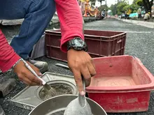 Secretaría de Infraestructura realiza pruebas de laboratorio para garantizar que obras de contratistas en los barrios queden 1A