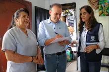 ¡Con certificado en mano! Familias de la comuna 1 del barrio Vista Hermosa reciben por parte del alcalde la garantía de que su vivienda será mejorada antes de terminar el año
