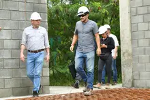 Alcalde en acción: Eder revisó avances de obra en la sede educativa Pablo Neruda