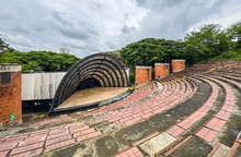 El Teatro al Aire Libre Los Cristales, oficialmente titularizado a nombre de la Alcaldía de Cali