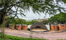 El Teatro al Aire Libre Los Cristales, oficialmente titularizado a nombre de la Alcaldía de Cali