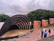 El Teatro al Aire Libre Los Cristales, oficialmente titularizado a nombre de la Alcaldía de Cali