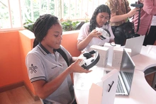 En la zona rural, Cali abre las puertas de un moderno laboratorio de bilingüismo para transformar el futuro de los estudiantes de La Buitrera