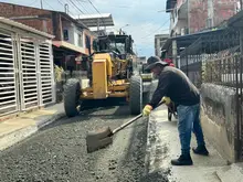 La recuperación vial ya impacta en más de 100 barrios de Cali