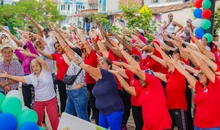 El yoga se tomó a los Bulevares del Río y de Oriente
