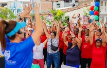 El yoga se tomó a los Bulevares del Río y de Oriente