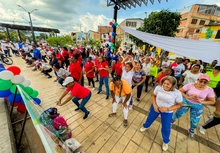 El yoga se tomó a los Bulevares del Río y de Oriente