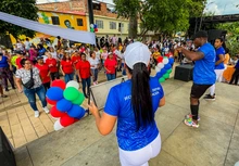 El yoga se tomó a los Bulevares del Río y de Oriente