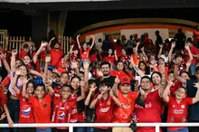 El fútbol en paz volvió al Pascual Guerrero: tribuna sur del estadio se llenó de sonrisas