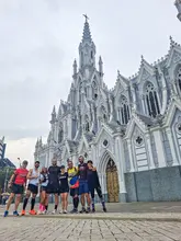 Deportistas entrenan en joyas turísticas de Cali, como preparativo a la maratón