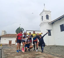 Deportistas entrenan en joyas turísticas de Cali, como preparativo a la maratón