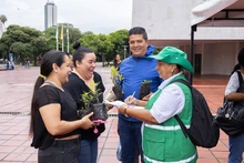 Caleños que transitaban por el CAM conocieron todos los detalles del ‘Predial Social’ y disfrutaron de oferta institucional de la Alcaldía