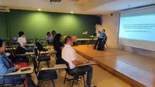 Profesores de matemáticas se preparan para enseñar a estudiantes con discapacidad visual
