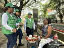 Transformación en la avenida Sexta: más limpieza, cultura ciudadana y  comercio activo gracias a los Promotores ‘Mi Cali Bella’
