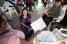 Mujeres reasentadas por el Plan Jarillón de Cali reciben formación para la prevención y atención de violencias basadas en género