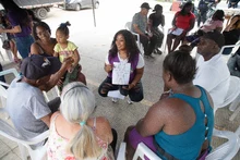 Mujeres reasentadas por el Plan Jarillón de Cali reciben formación para la prevención y atención de violencias basadas en género