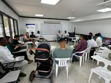 Vecinos de la Comuna 6 reciben atención por parte de la Secretaría de Infraestructura para trabajos de recuperación de sus vías 