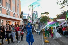 Cali celebra, con el FITCali 2025, setenta de historia teatral con una fiesta en las calles y en salas de teatro de la ciudad