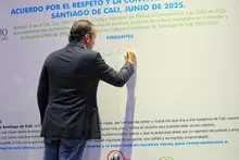 Alcalde Alejandro Eder firma acuerdo por el respeto y la convivencia ciudadana en Cali