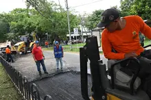 Plan de bacheo y limpieza mejora movilidad y entorno en la comuna 22
