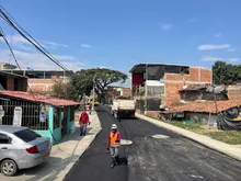 Más de seis cuadras comenzaron a ser pavimentadas en Puerto Mallarino, tras intervención integral de la alcaldía de Alejandro Eder 