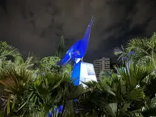 Una ciudad en azul para papá: la Uaesp rinde tributo a la paternidad iluminando cinco hitos de Cali