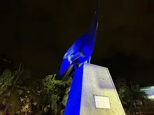 Una ciudad en azul para papá: la Uaesp rinde tributo a la paternidad iluminando cinco hitos de Cali
