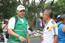 Sensibilizan a comerciantes de la Comuna 13 sobre el manejo adecuado  de residuos en Cali