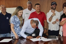 Cali le cumple a sus trabajadores: se firma acuerdo colectivo con organizaciones sindicales del Distrito