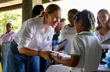 Estudiantes de la Institución Etnoeducativa Oficial (IEO) Técnico Industrial Carlos Holguín Mallarino recibieron donación de kits escolares