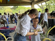 Estudiantes de la Institución Etnoeducativa Oficial (IEO) Técnico Industrial Carlos Holguín Mallarino recibieron donación de kits escolares