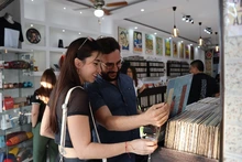 Conoce la Ruta del Vinilo:  un viaje sonoro por la historia que preservan los melómanos de Cali
