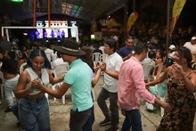 Caleños bailaron el cumpleaños 106 del barrio Obrero