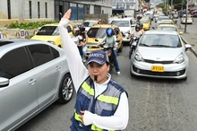 Más de 15 reguladores viales reforzarán la labor de los agentes de tránsito en Santiago de Cali