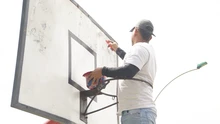 ‘Junior’, el operario de mantenimiento que le cambia la cara a los escenarios deportivos comunitarios de Cali