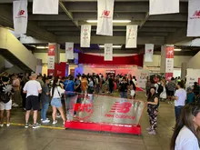 Todo listo para conmemorar las bodas de plata de la ‘Media Maratón de Cali’: el sábado se entregaron kits en el Coliseo El Pueblo