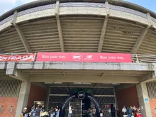 Todo listo para conmemorar las bodas de plata de la ‘Media Maratón de Cali’: el sábado se entregaron kits en el Coliseo El Pueblo