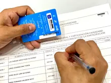 Alcaldía de Cali entregó tarjetas del MIO a los ediles para facilitar el cumplimiento de sus funciones