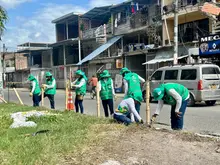 Promotores ‘Mi Cali Bella’ intervienen punto crítico en la Comuna 15 y  recuperan espacio público