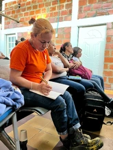 Cuadrilla Rosa de la Secretaría de Infraestructura inicia capacitaciones para instalar adoquines en barrios vulnerables de Cali