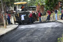 ¡Del abandono al progreso! Alcaldía de Cali pavimenta importante vía de acceso la parte alta de Siloé, sector La Estrella