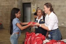 Víctimas del conflicto armado recibieron kits escolares