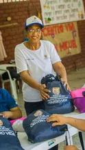 A Cali la recuperamos protegiendo a las personas mayores: Alcaldía entrega más de 600 kits de cuidado
